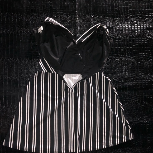 {Elle}Black White Striped Scalloped Neckline Dress - Picture 3 of 4